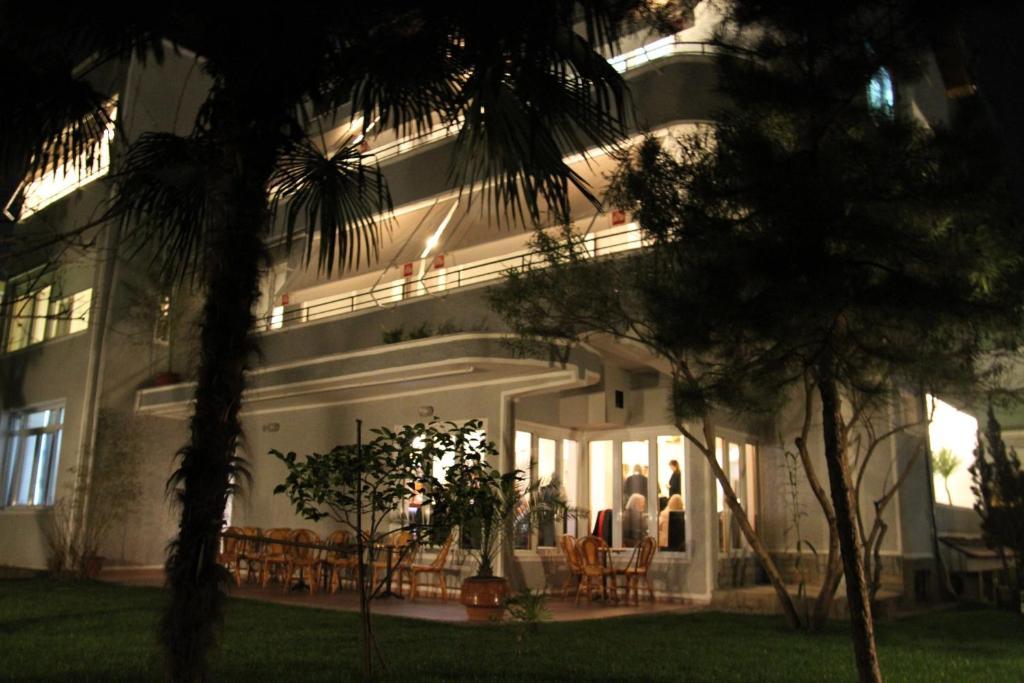 Hotel De Paris Тирана Экстерьер фото