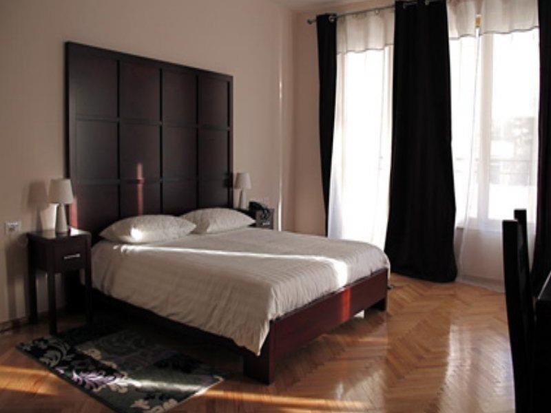 Hotel De Paris Тирана Экстерьер фото